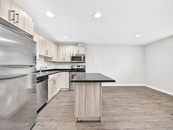 2nd image of 1530 Logan Ave