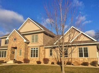 1119 Lakeview Dr, Cedar Falls, IA 50613