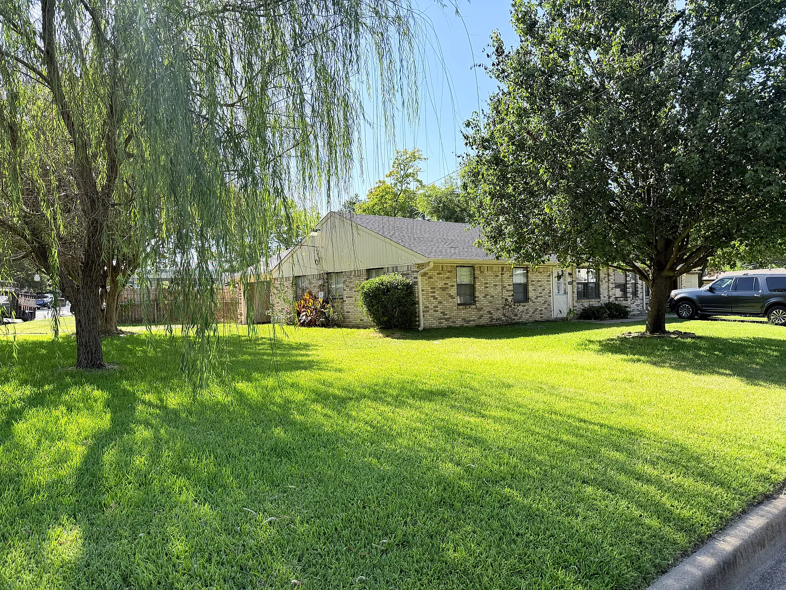 4 bed, 1860 sqft, $2,000 — Photo 2