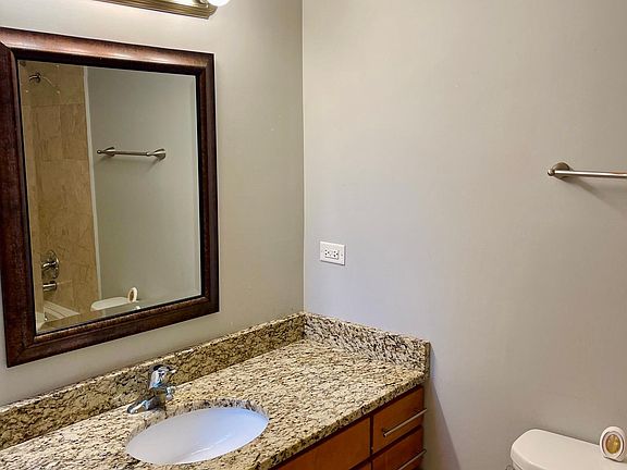 4th image of 6420 S Woodlawn Ave APT 1