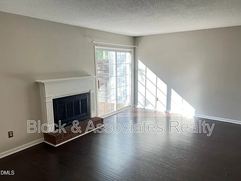 1333 Springlawn Ct — Photo 7