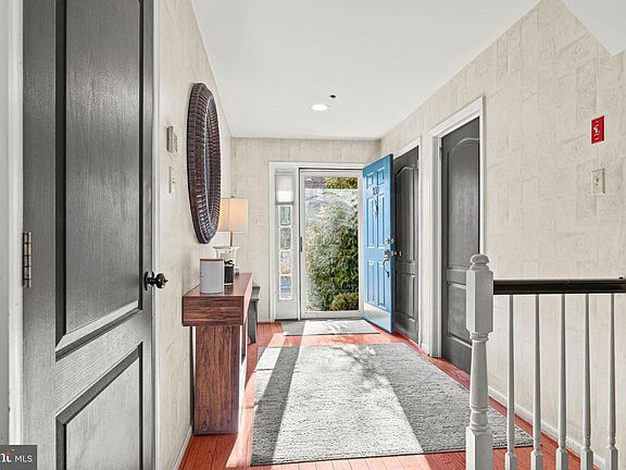 4th image of 160 Lemonton Way