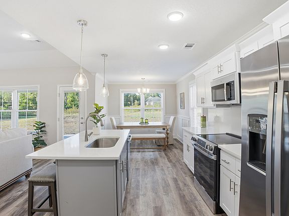 3rd image of 301 Latitude Ln