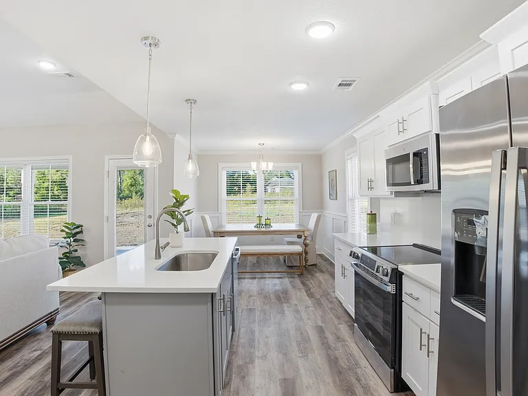 301 Latitude Ln — Photo 3