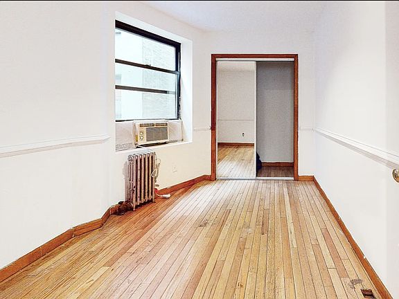 4th image of 410 W 36th St #2RW