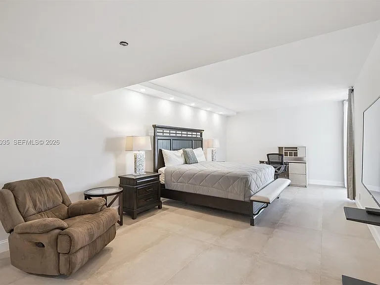 19707 Turnberry Way #12L — Photo 11