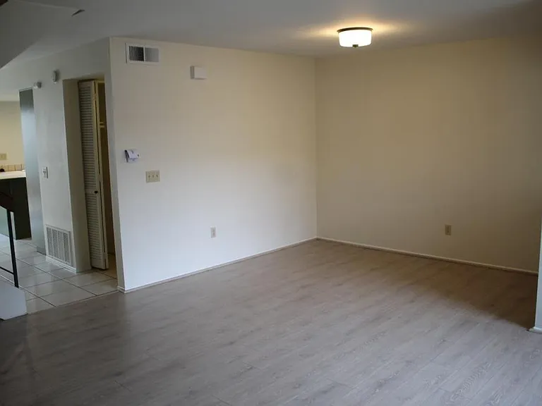 6822 Briarwood Dr — Photo 2