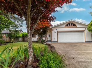 49 S R St, Cottage Grove, OR 97424