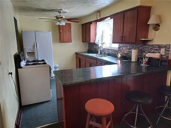 4th image of 707 Helman St