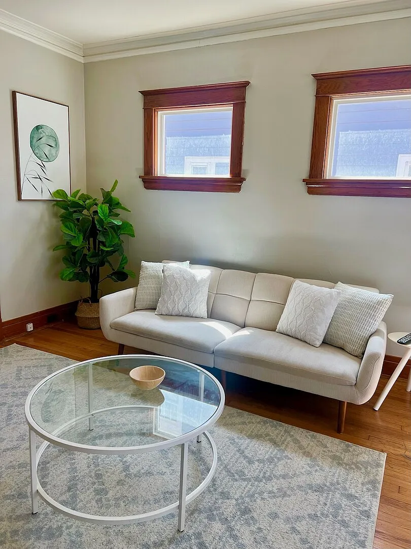 Bright & airy Craftman home in great walkable area — Photo 3