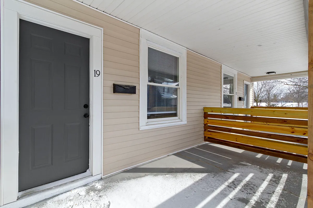 Building Photo - 17 E Parkview Ave #19