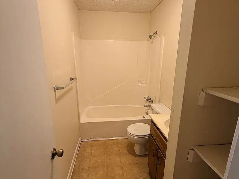 Chimney Creek Apartments — Photo 34