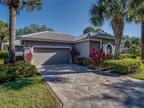 2nd image of 3373 Wildwood Lake Cir