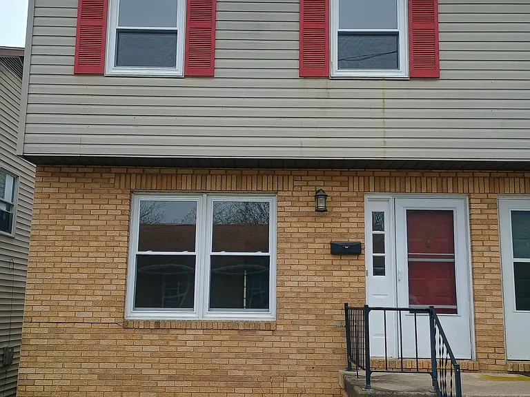 563-565 Liberty St — Photo 1