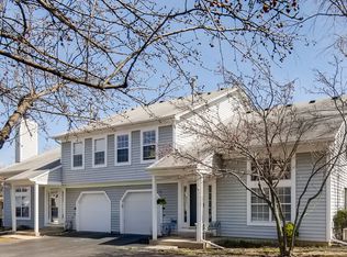 239 Acorn Dr, Streamwood, IL