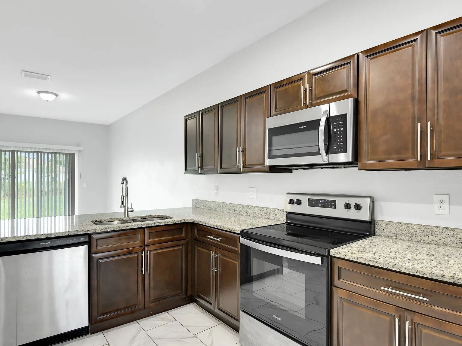 754 Mink Ct — Photo 4