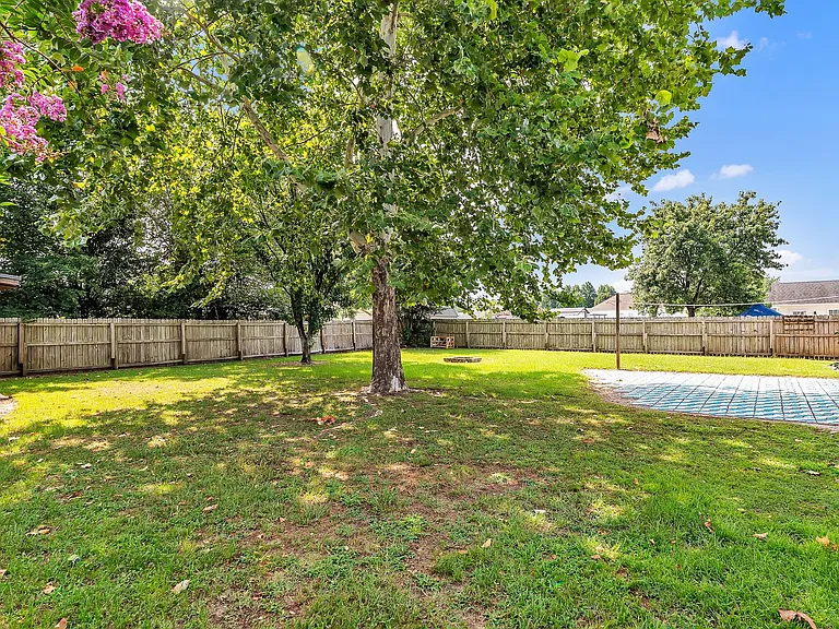 403 Arabian Ln — Photo 44