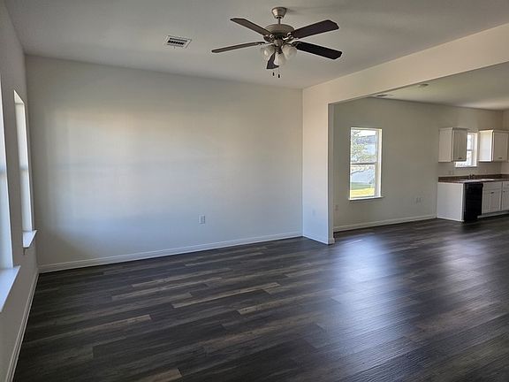 3rd image of 6303 White Oak Dr