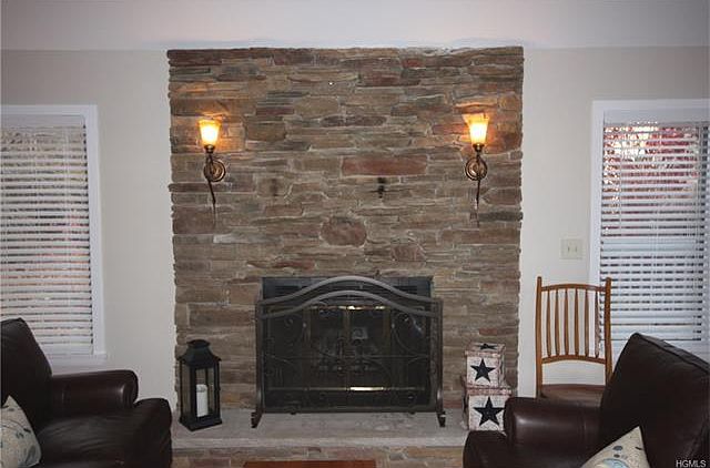 1st image of 120 Fairways Cres