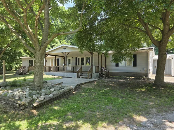 627 W 44th St, Fremont, MI 49412