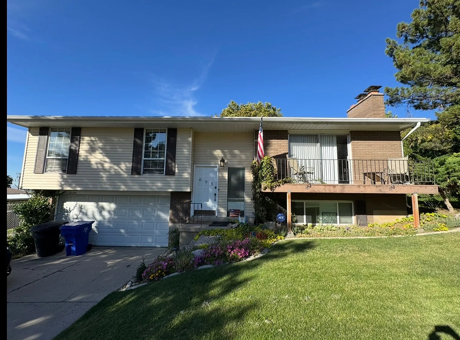4 bed, 1905 sqft, $2,400 — Photo 1