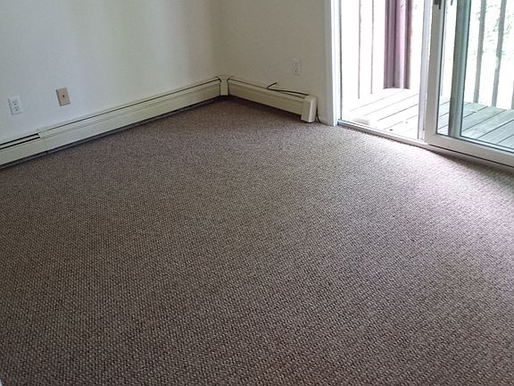 2nd fl mstr bdrm w/ balcony