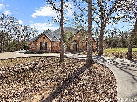 3rd image of 383 Bridlewood Dr