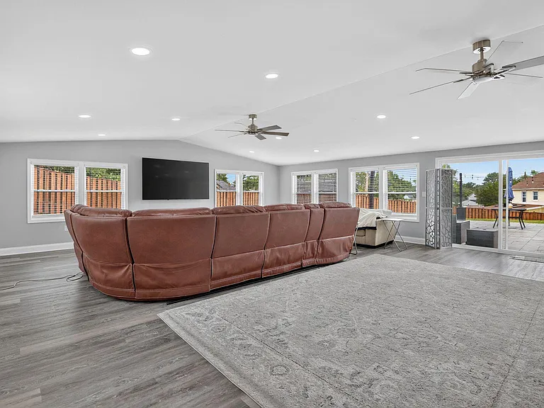 12420 Seabury Ln — Photo 21