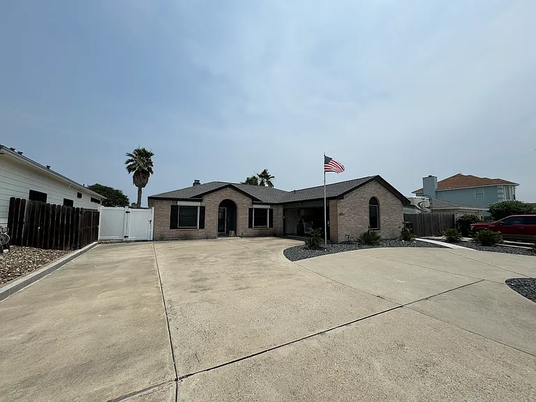 14922 Aquarius St — Photo 2