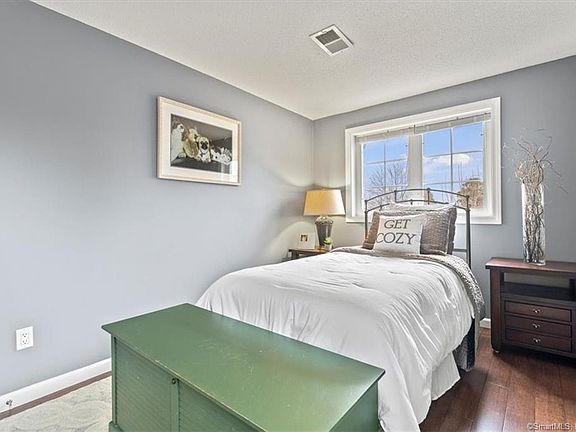 5th image of 7 W Meadow Ln #6