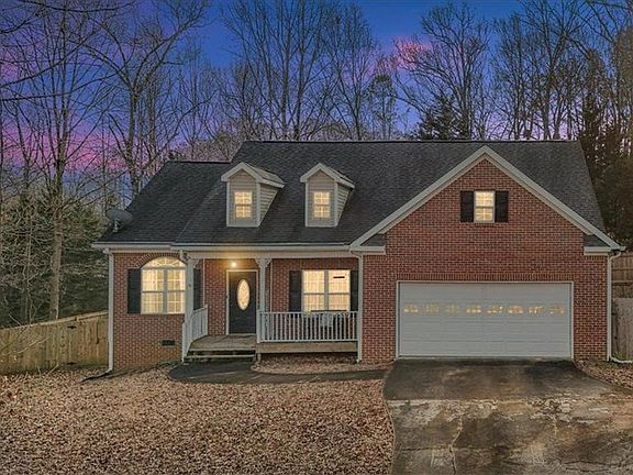 2nd image of 121 Fox Wood Ct