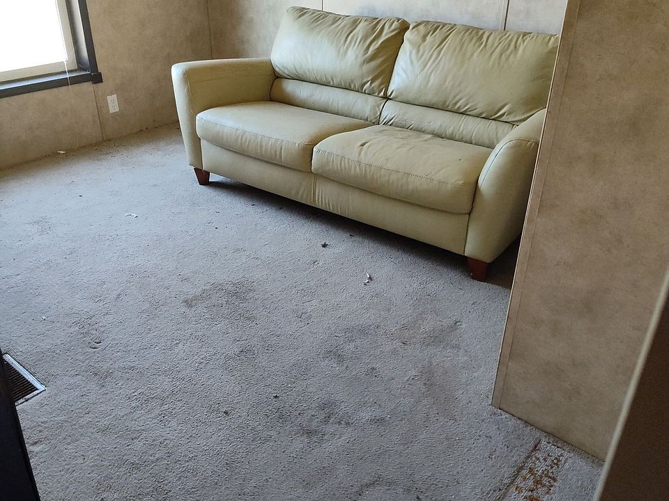 2nd image of 704 2nd St