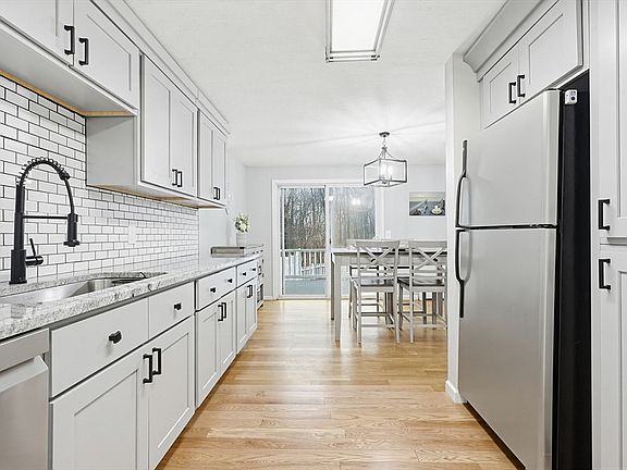 2nd image of 33 Santoro Rd