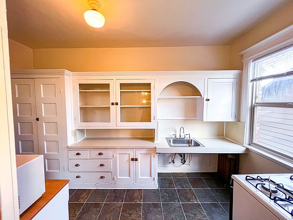 3rd image of 1615 15th Ave #36
