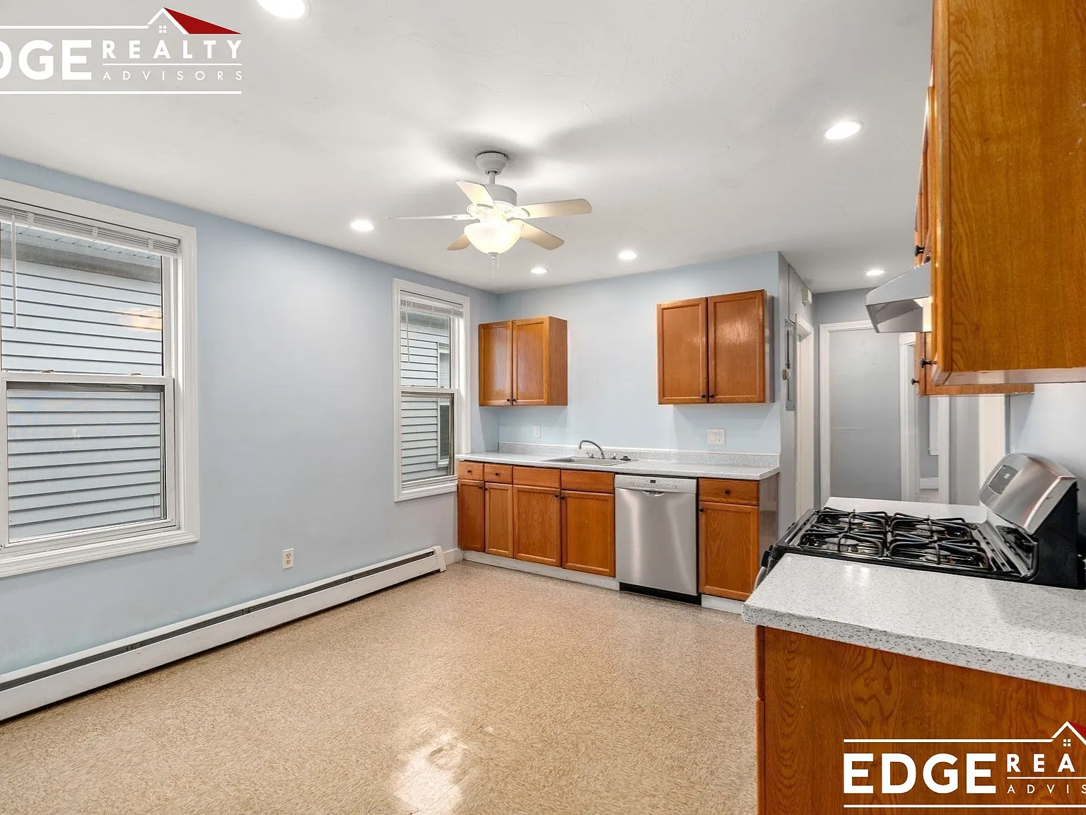 4 bed, 2.0 bath, 1600 sqft, $3,800 — Photo 4