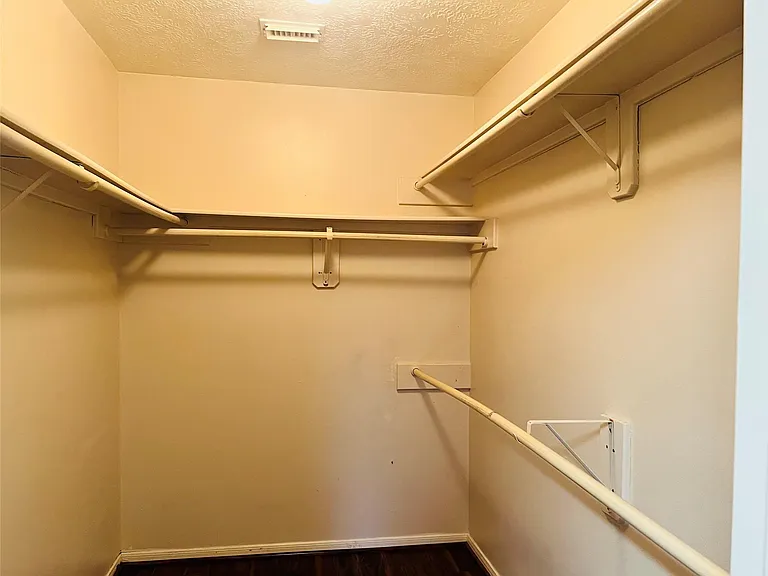 8239 Squires Place Dr — Photo 15