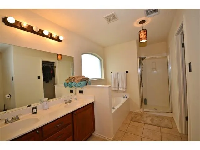 Master Bathroom - 1518 Freestone Dr