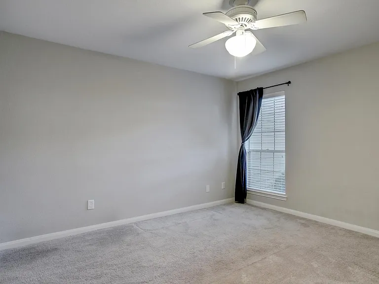 Comfortable bedroom with walk-in closet - view without furniture.