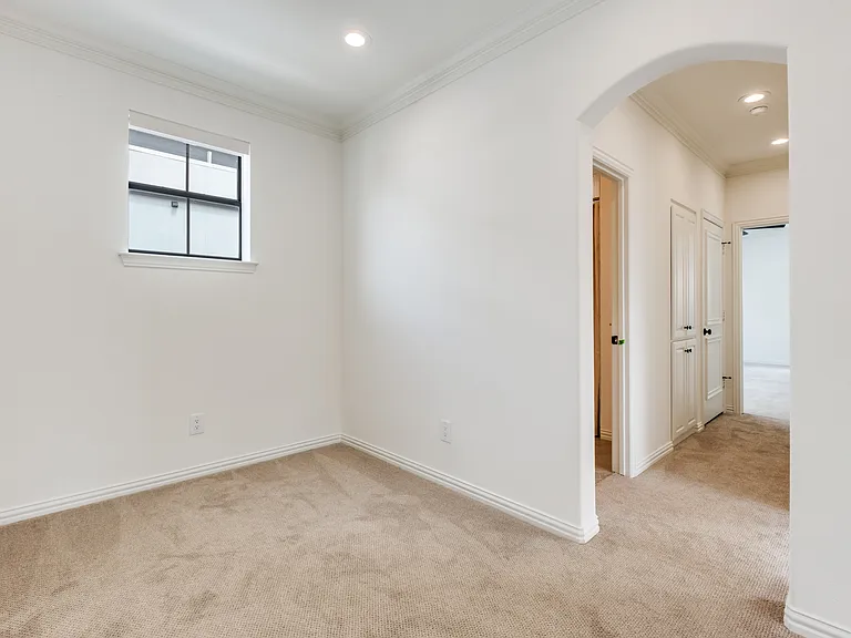 5804 Hudson St #B — Photo 2