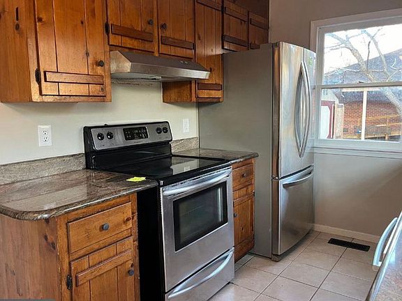 5th image of 200 E Banbury Rd