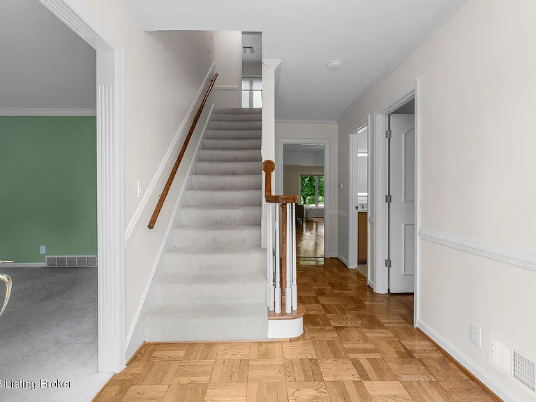 8506 Cheltenham Cir — Photo 3