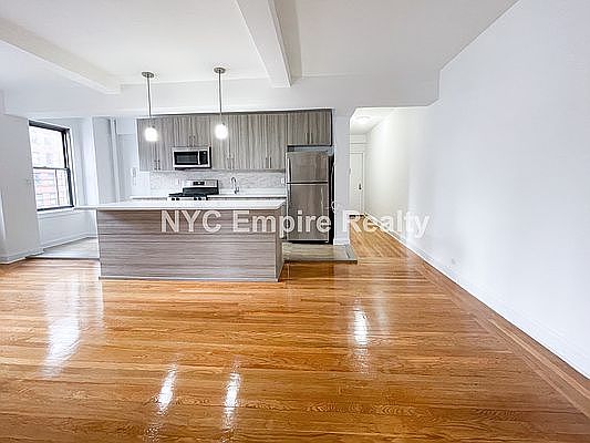 3rd image of 301 E 38th St APT 7E