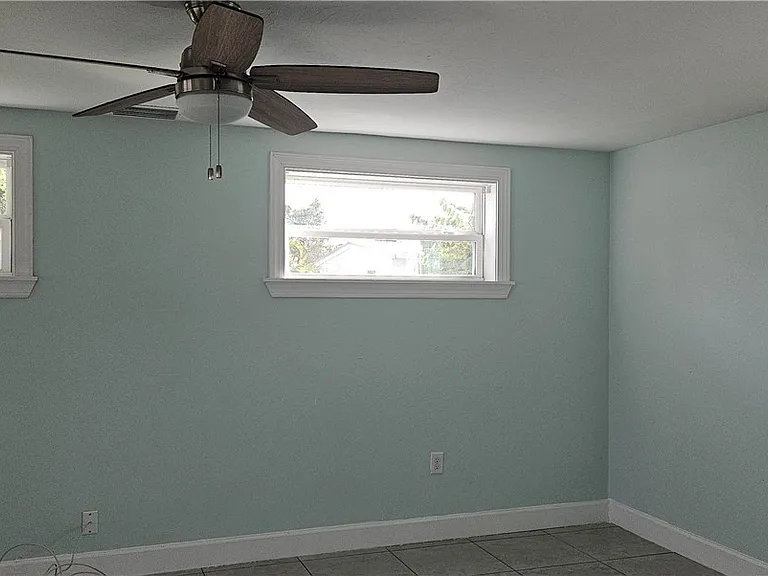 1626 Grace Ave — Photo 12