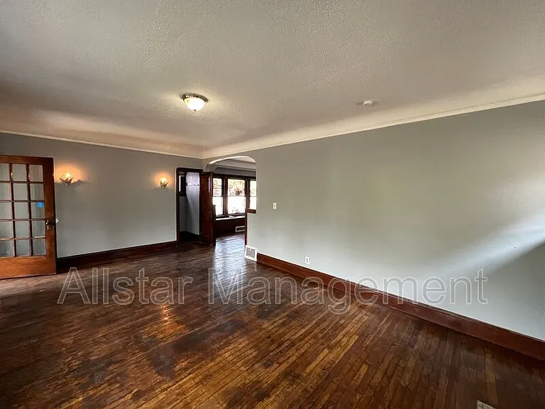 3257 E 139th St #DOWN — Photo 5