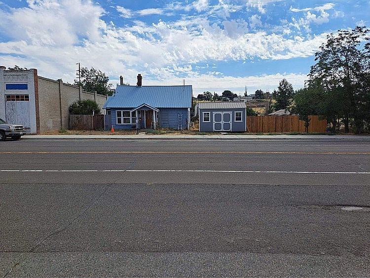 235 S Main St, Washtucna, WA 99371 Zillow