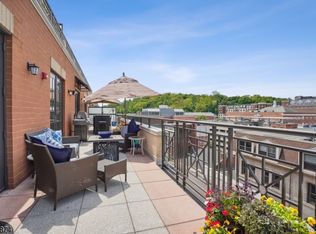 40 W Park Pl APT 604, Morristown, NJ 07960