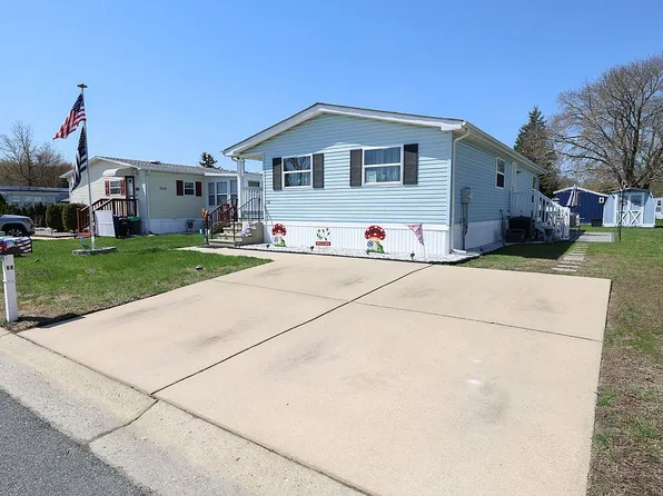 68 Patricia Ln, Mount Laurel, NJ 08054