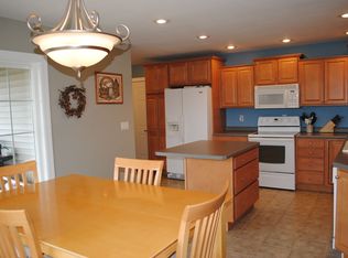 2326 Green Creek Rd, Cedar Falls, IA 50613