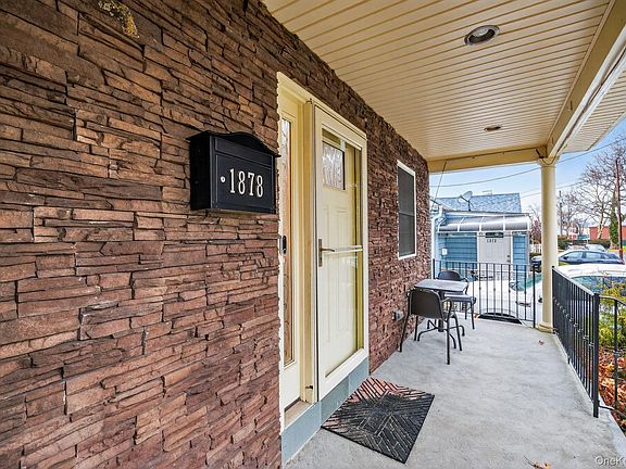 5th image of 1878 Lake Drive W