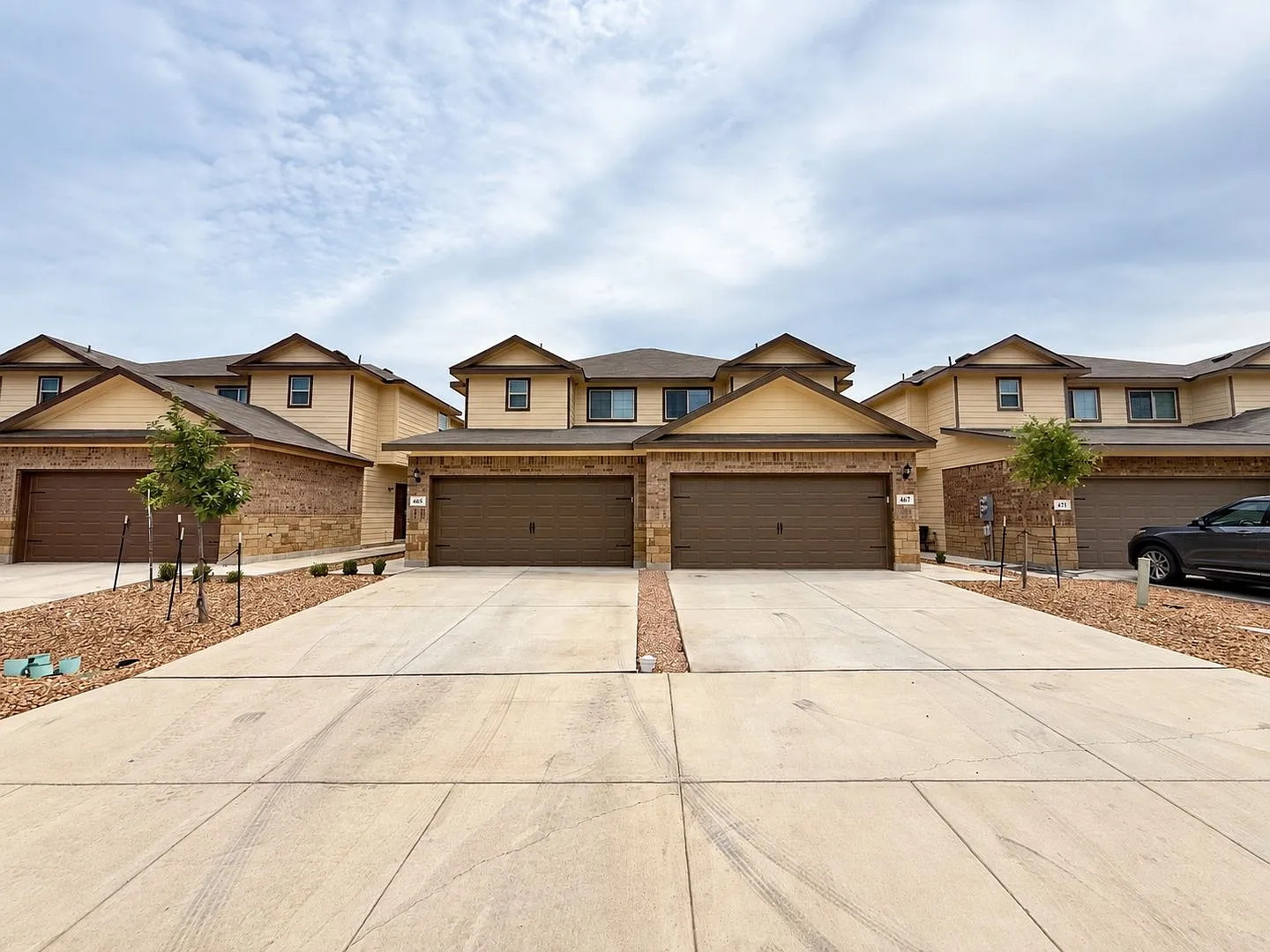 3bd/2.5ba Two-Story Duplex in Prime Location — Photo 2